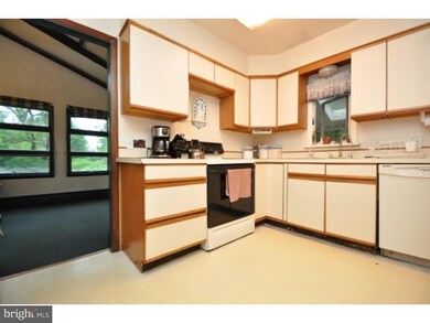 2483 Community Dr, Bath, PA 18014 - photo 6