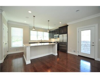 119 Sweetbriar Village T unit 119, Mount Washington, PA 15211 - photo 4