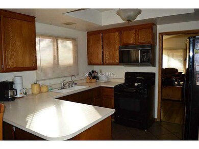 Kitchen. Kitchen with Breakfast Bar
