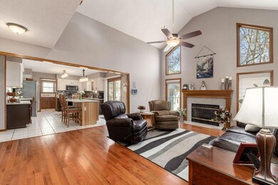 S_-_323_Fallriver_Dr_-_051