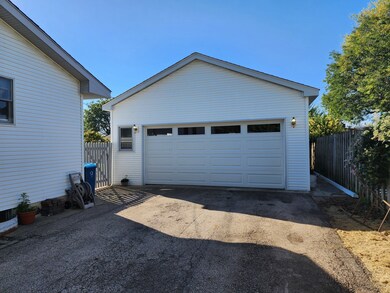 1830 Ivy Ln, Aurora, IL 60506 - photo 3