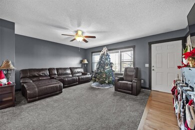 123 Summit St, Center Point, IA 52213 - photo 3