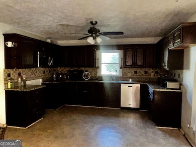 91 Almetie Dr, Toccoa, GA 30577 - photo 2