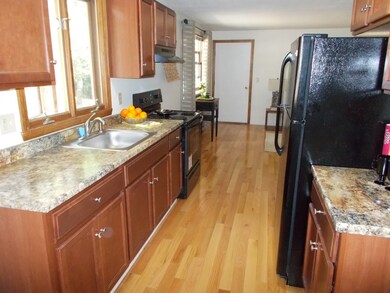 46 Chapel St, Northampton, MA 01060 - photo 2