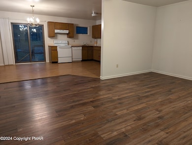 402 Mercury Dr, Bushkill, PA 18324 - photo 4