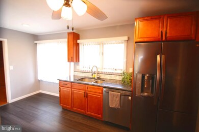 27 Steeplebush Rd, Levittown, PA 19056 - photo 3