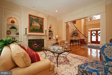 888 Alvermar Ridge Dr, McLean, VA 22102 - photo 4