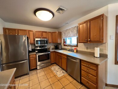 330 E Shore Dr, East Stroudsburg, PA 18301 - photo 7