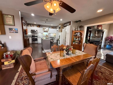 902 Adams St, Quincy, IL 62301 - photo 6