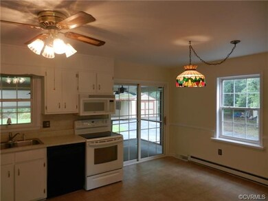 Large Kitchen with breakfast nook