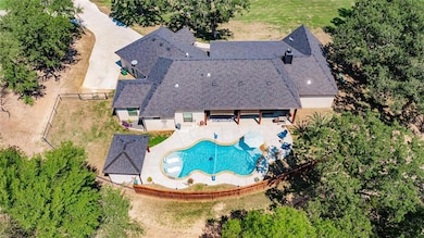 210 Bishop Dr, Weatherford, TX 76088 - photo 4