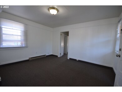 509 W 10th St, the Dalles, OR 97058 - photo 2