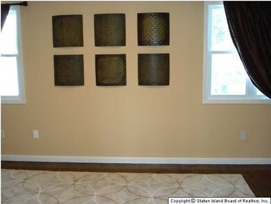 137 Roswell Ave, Staten Island, NY 10314 - photo 4