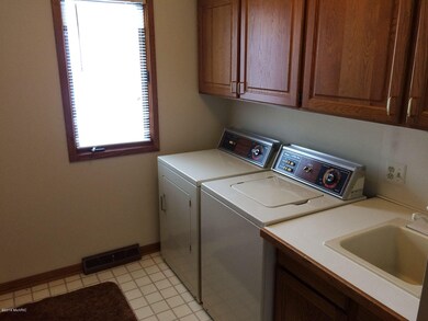 5056 N Quail Crest Dr SE unit 18, Grand Rapids, MI 49546 - photo 4