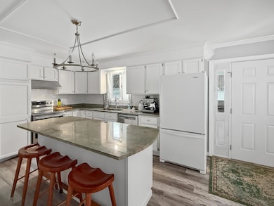 36 N Wiggin St, Greenville, ME 04441 - photo 4