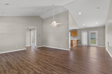 6066 Commodore Cir, Baxter, TN 38544 - photo 5