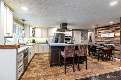 Wonderful Kitchen with countless amenities