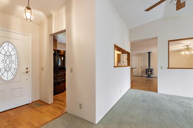 487 Honeycutt Dr, Grants Pass, OR 97526 - photo 4