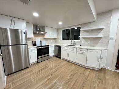 10002 Knoboak Dr unit 43, Houston, TX 77080 - photo 5