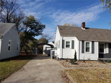 2021 Drexel Dr, Anderson, IN 46011 - photo 3