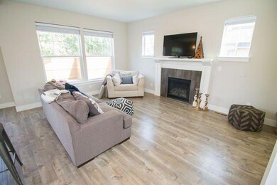 1056 SE Leonel Ln, Bend, OR 97702 - photo 5