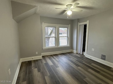 220 Lake Ave unit up, Elyria, OH 44035 - photo 5