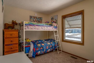 1826 W 59th St, Davenport, IA 52806 - photo 7
