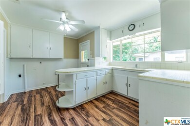 816 Bruns St, Seguin, TX 78155 - photo 6