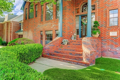 Beautiful split level entry as you enter this great home!  Landlord will also consider a 2 year lease on this home!