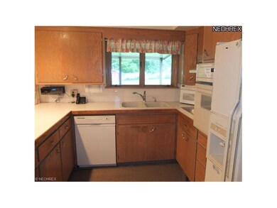 Fully applianced kitchen including countertop rang