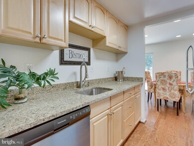 8906 Shamrock Ct, Springfield, VA 22152 - photo 5