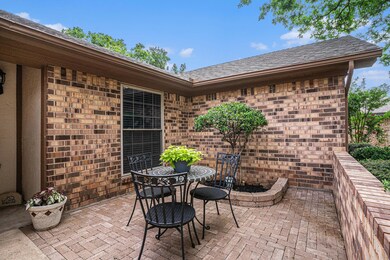 704 Highland Park Dr, Hurst, TX 76054 - photo 4