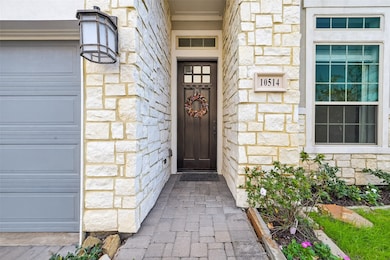 10514 Hess Ln, Houston, TX 77096 - photo 2