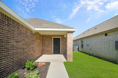 1710 Luke St, Ennis, TX 75119 - photo 2