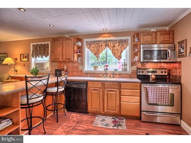 10 Peach Dr, Boyertown, PA 19512 - photo 5