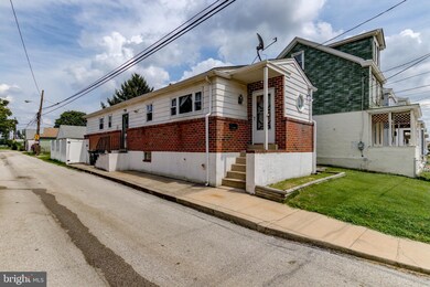1211 Leiper St, Crum Lynne, PA 19022 - photo 2