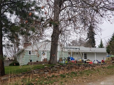 659 5th St NE, East Wenatchee, WA 98802 - photo 3