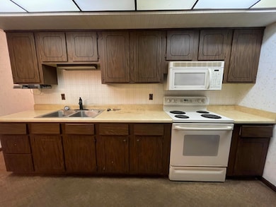 9618 Boulevard Dr, Highland, IN 46322 - photo 6