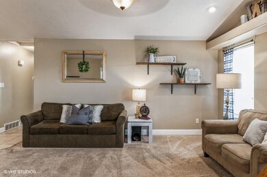 04_4425MarshalTrl_10001_LivingRoom_LowRe