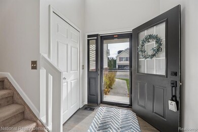 4658 Tiger Lily Trail unit 6, Clarkston, MI 48346 - photo 3