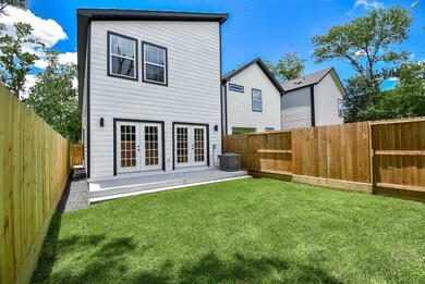 7902 Sealey St, Houston, TX 77088 - photo 4