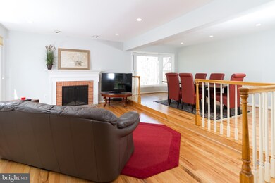 12257 Tildenwood Dr, Rockville, MD 20852 - photo 4