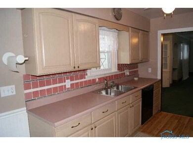 3722 Shelbourne Ave, Toledo, OH 43613 - photo 4