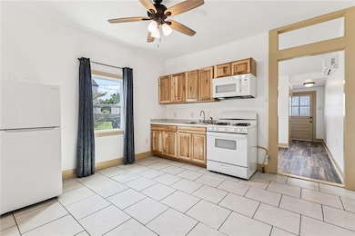 Kitchen / Living Area