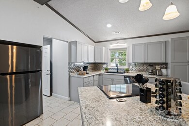 209 Scottlynn Dr, Asheville, NC 28806 - photo 7