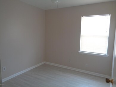 8745 Buzz Ct, Jacksonville, FL 32216 - photo 7