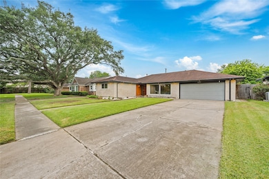 9022 Quebec Dr, Houston, TX 77096 - photo 7