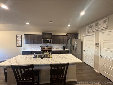 1110 W Abilene Rd, Claremore, OK 74019 - photo 6