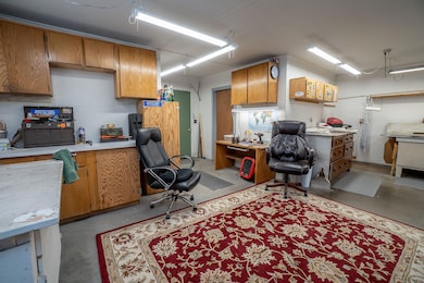 6940 SW Badger Rd, Terrebonne, OR 97760 - photo 4