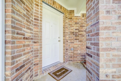 541 E Coombs St, Alvin, TX 77511 - photo 4